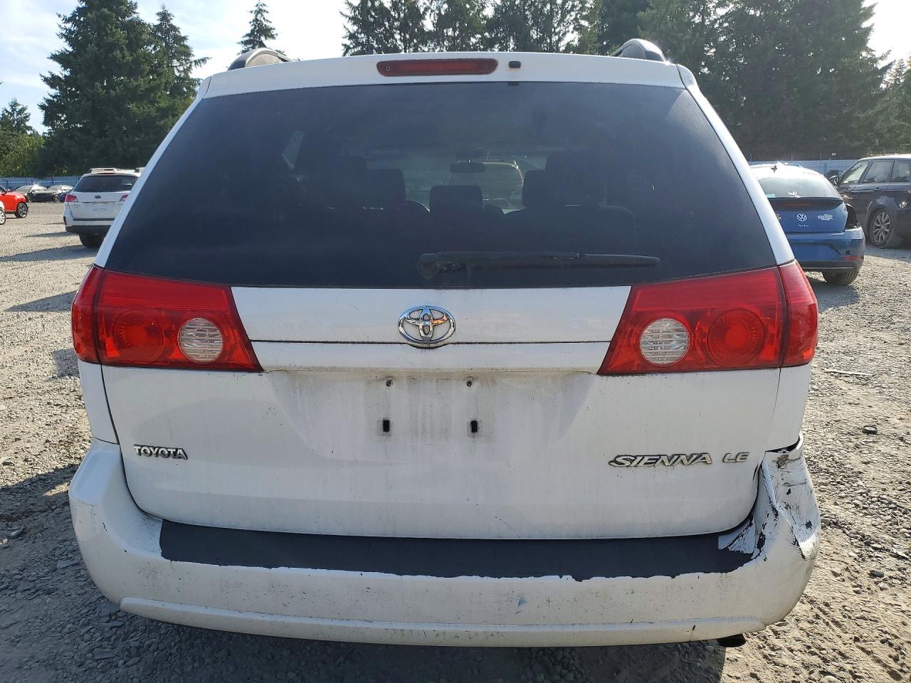 2007 Toyota Sienna Le 8-passenger White vin: 5TDZK23C77S022216