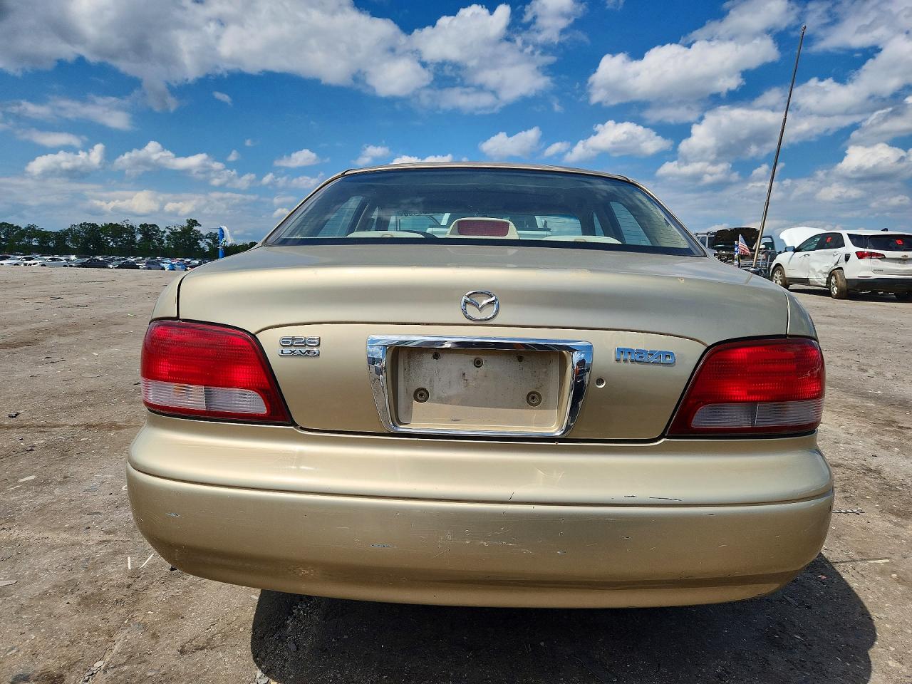 1999 Mazda 626 Es Tan vin: 1YVGF22D7X5871641