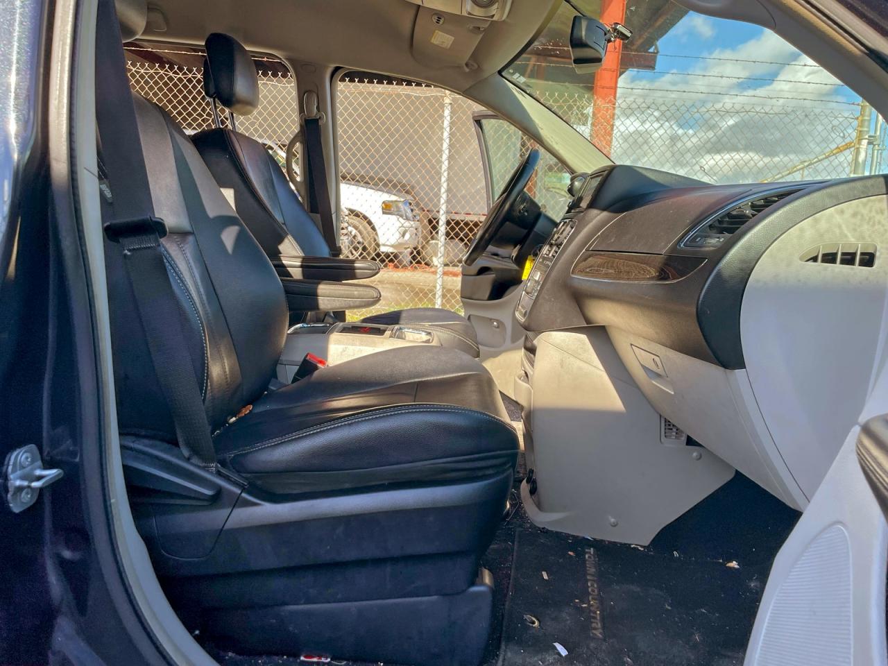 2014 Chrysler Town & Country Touring Blue vin: 2C4RC1BG7ER438140