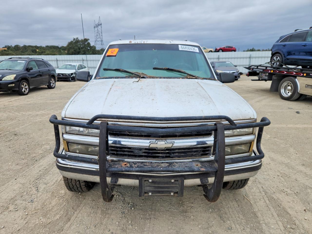 1999 Chevrolet Suburban K2500 White vin: 1GNGK26J5XJ489687