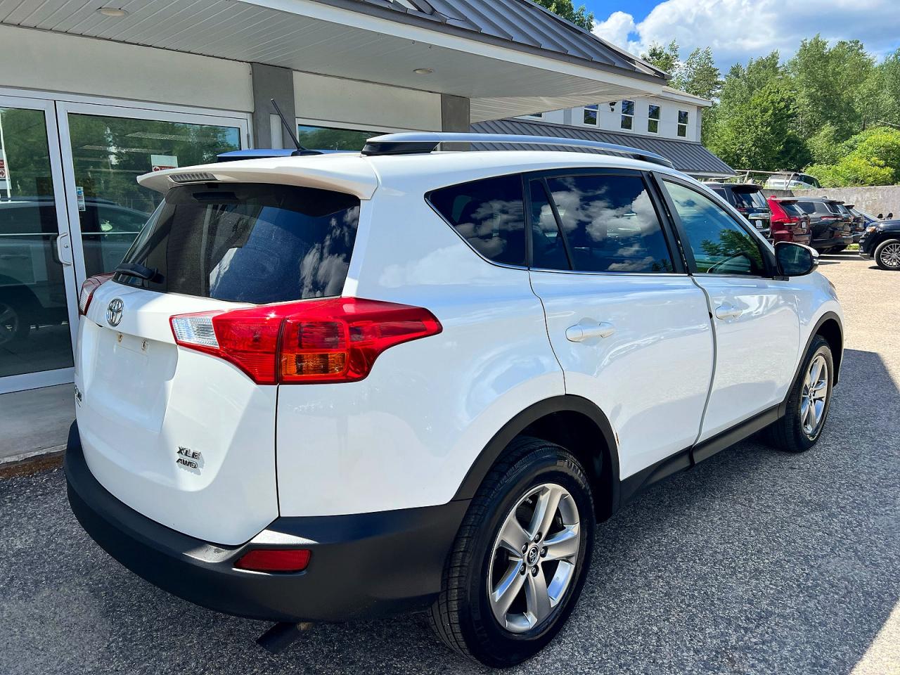 2015 Toyota Rav4 Xle White vin: JTMRFREVXFD138077