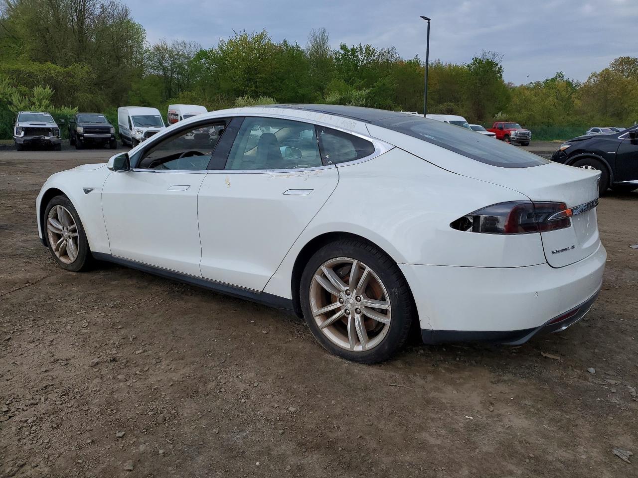 2014 Tesla Model S White vin: 5YJSA1H15EFP36580