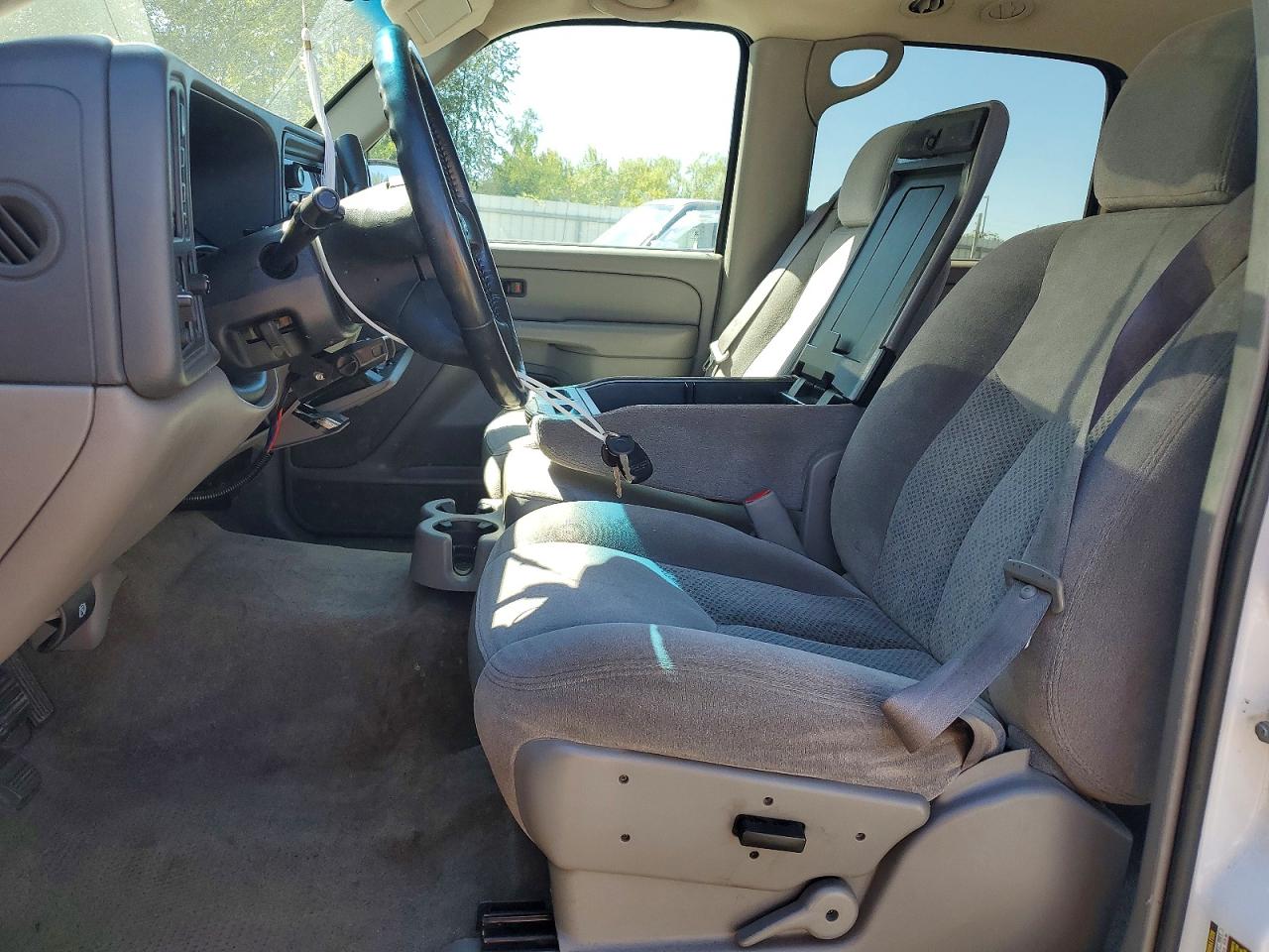 2005 Chevrolet Suburban K1500 White vin: 3GNFK16Z85G150352