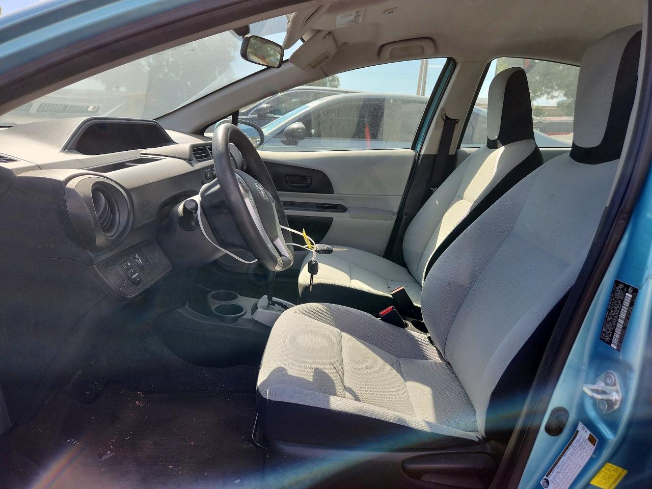 2014 Toyota Prius C One Turquoise vin: JTDKDTB37E1077844