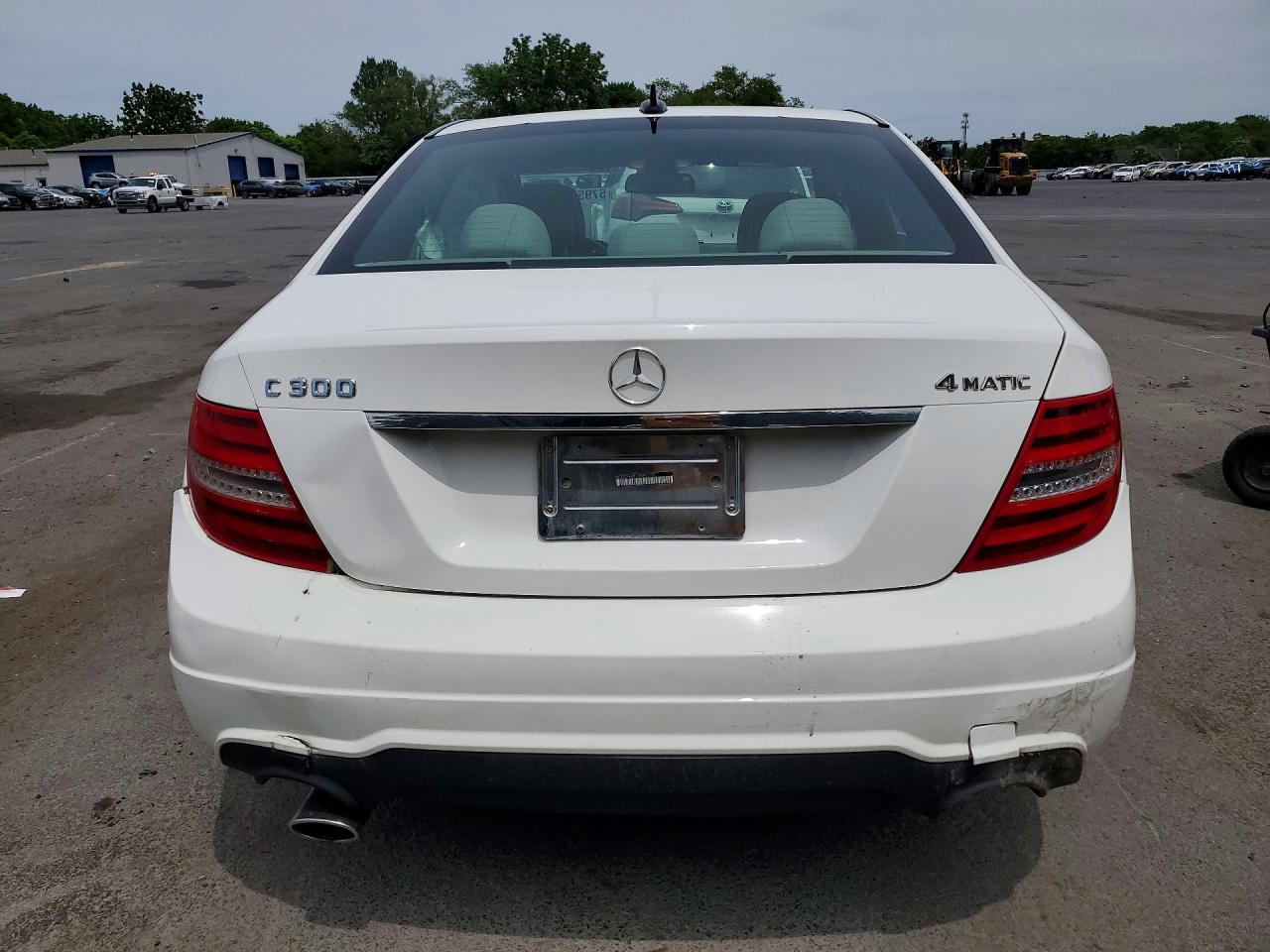2013 Mercedes-benz C 300 4matic White vin: WDDGF8AB1DR281275