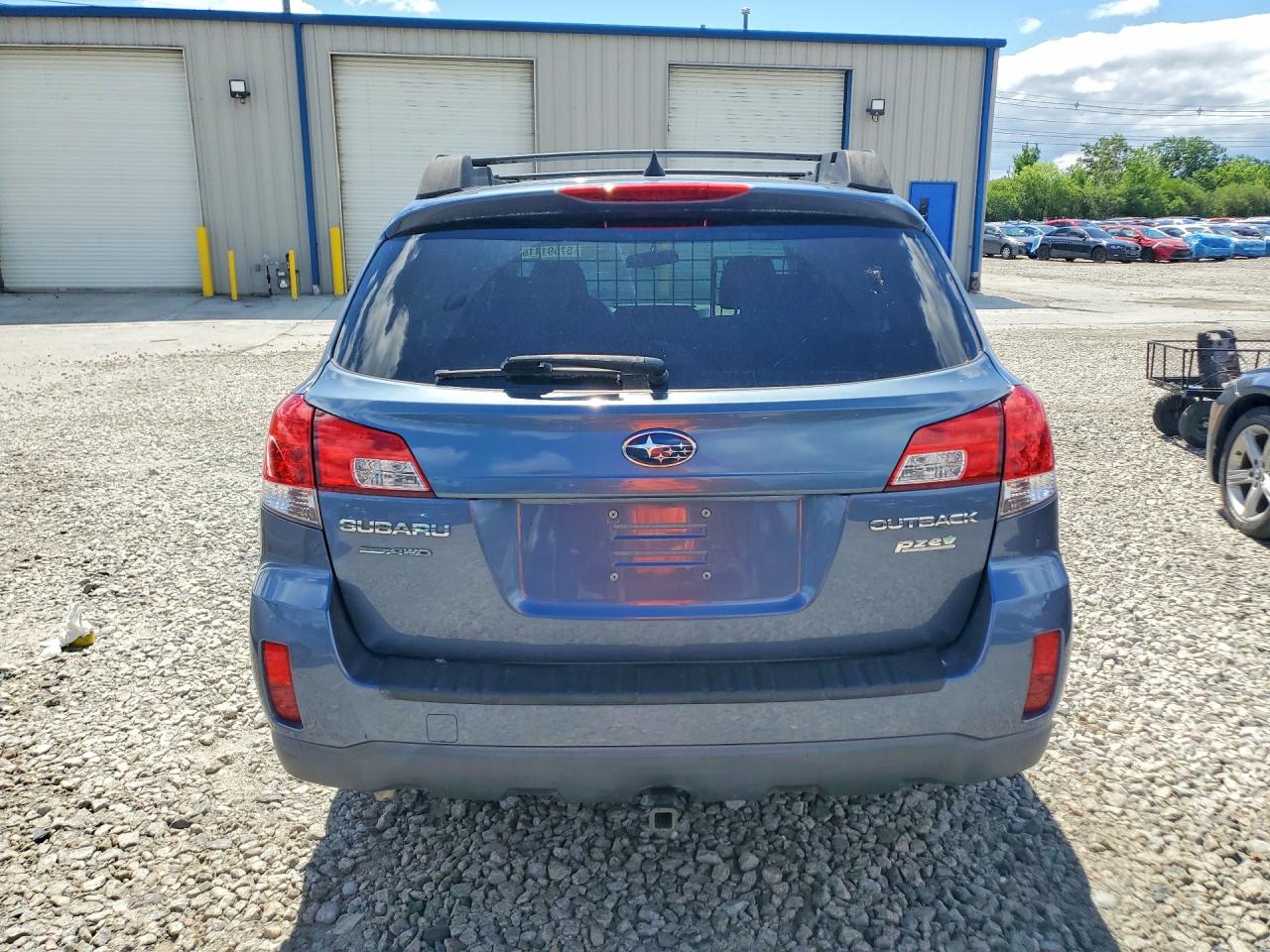 2014 Subaru Outback 2.5i Premium Blue vin: 4S4BRBCC6E3301941