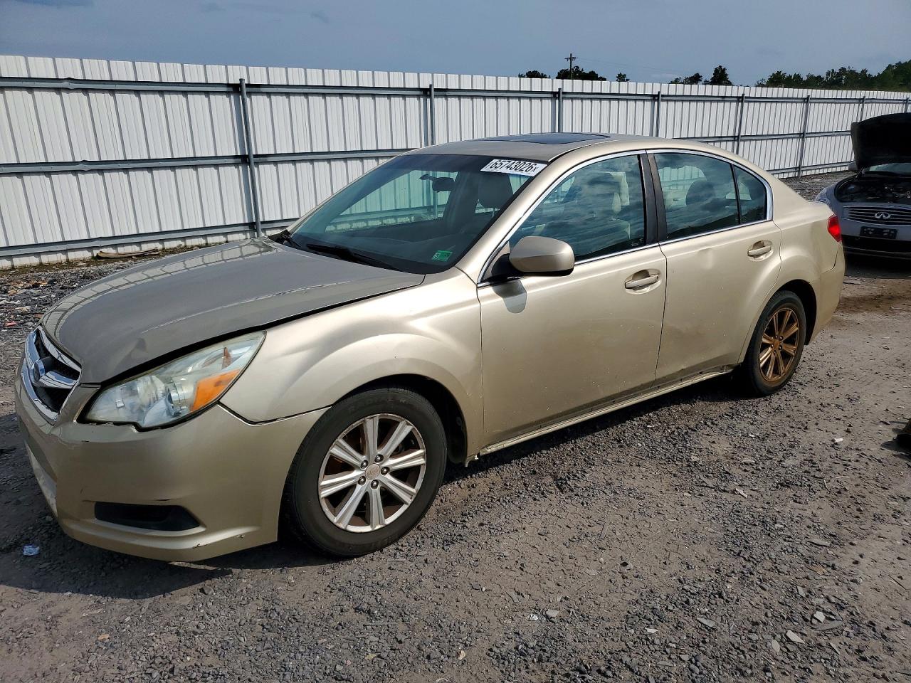2010 Subaru Legacy 2.5i Premium Золотой vin: 4S3BMCG69A3224683