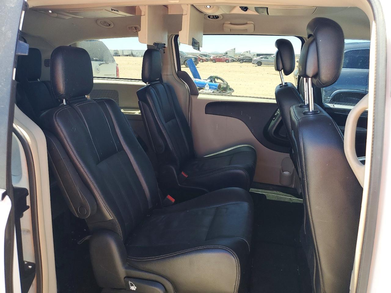 2014 Chrysler Town & Country Touring White vin: 2C4RC1BG4ER446177