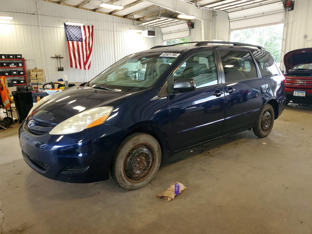 2006 Toyota Sienna Le 8 Passenger Blue vin: 5TDZA23C96S561941