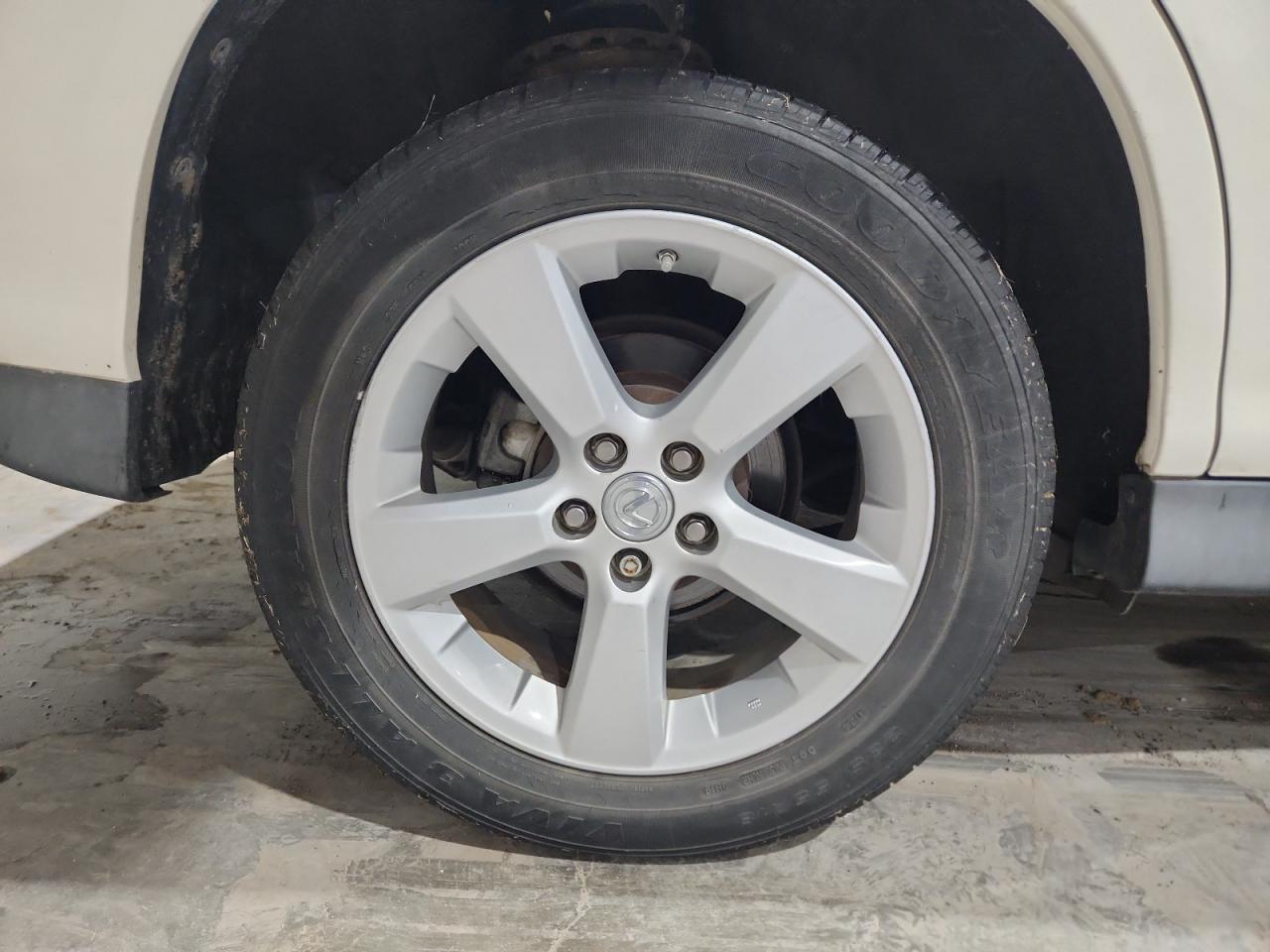 2007 Lexus Rx 350 White vin: 2T2HK31U47C040173 Damage: Right Rear Wheel, Curb Rash, 9 To 10 Inches