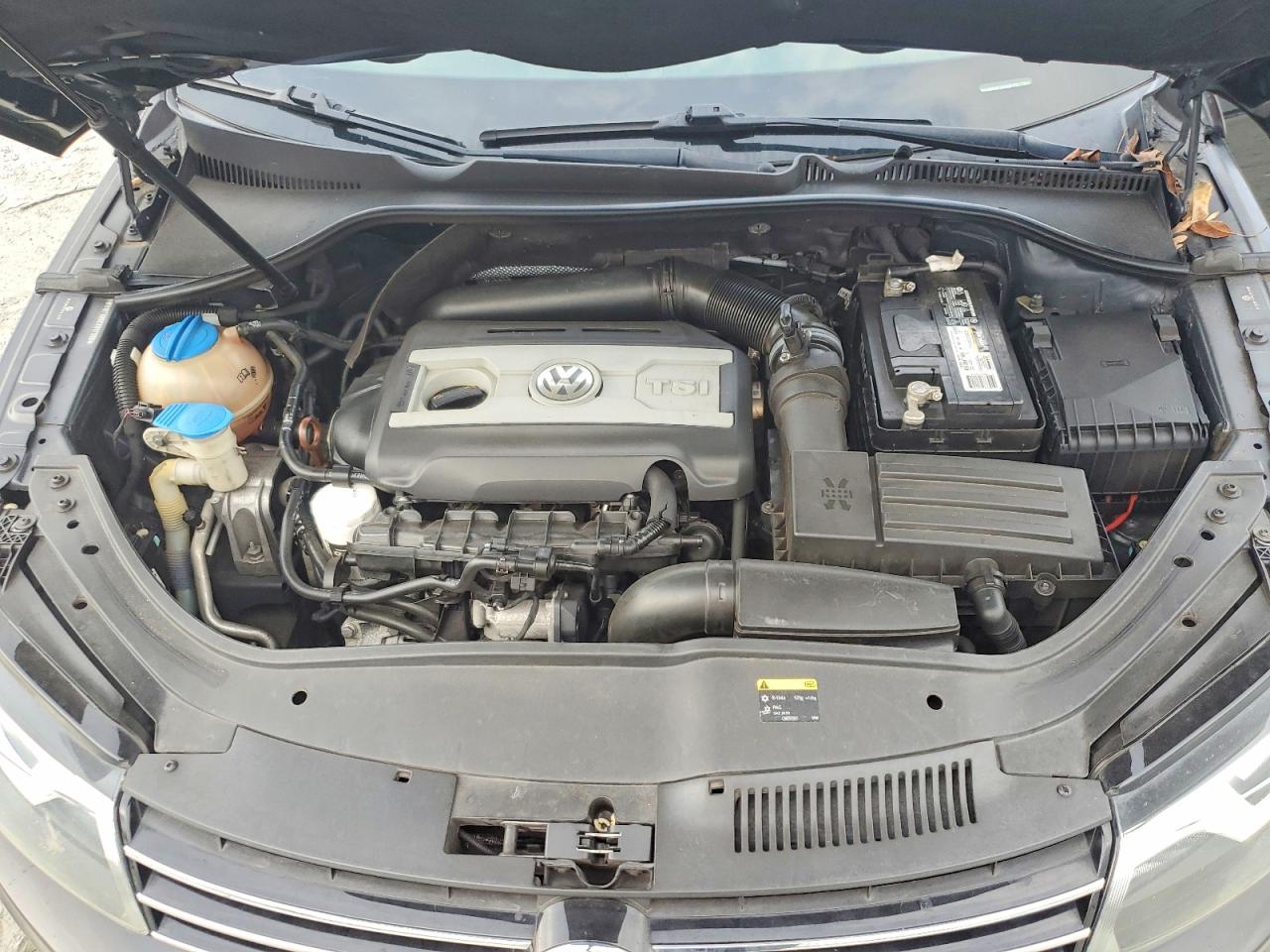 2012 Volkswagen Eos Komfort Black vin: WVWBW7AH0CV017330