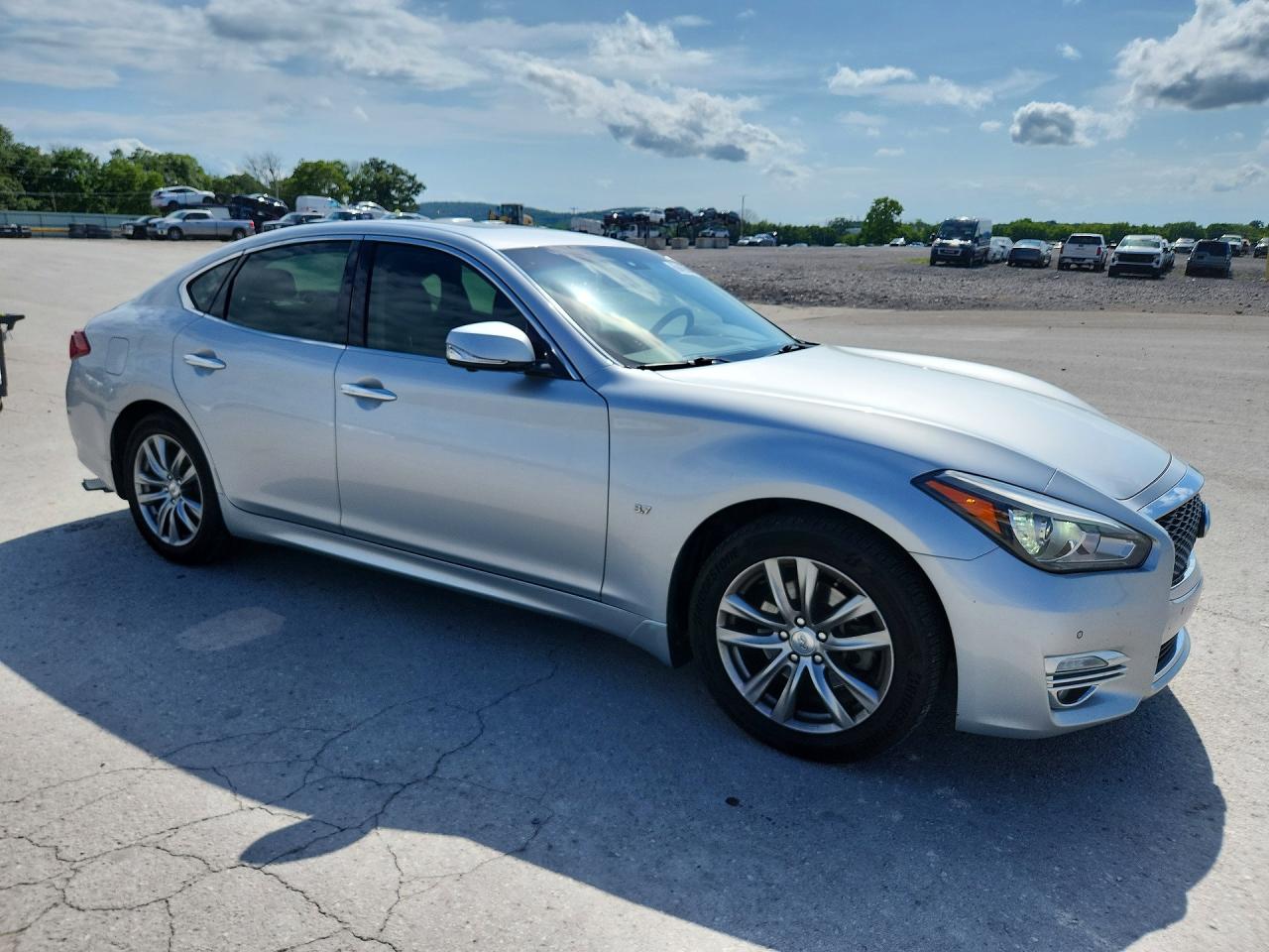 2015 Infiniti Q70 3.7 Silver vin: JN1BY1AP2FM540148