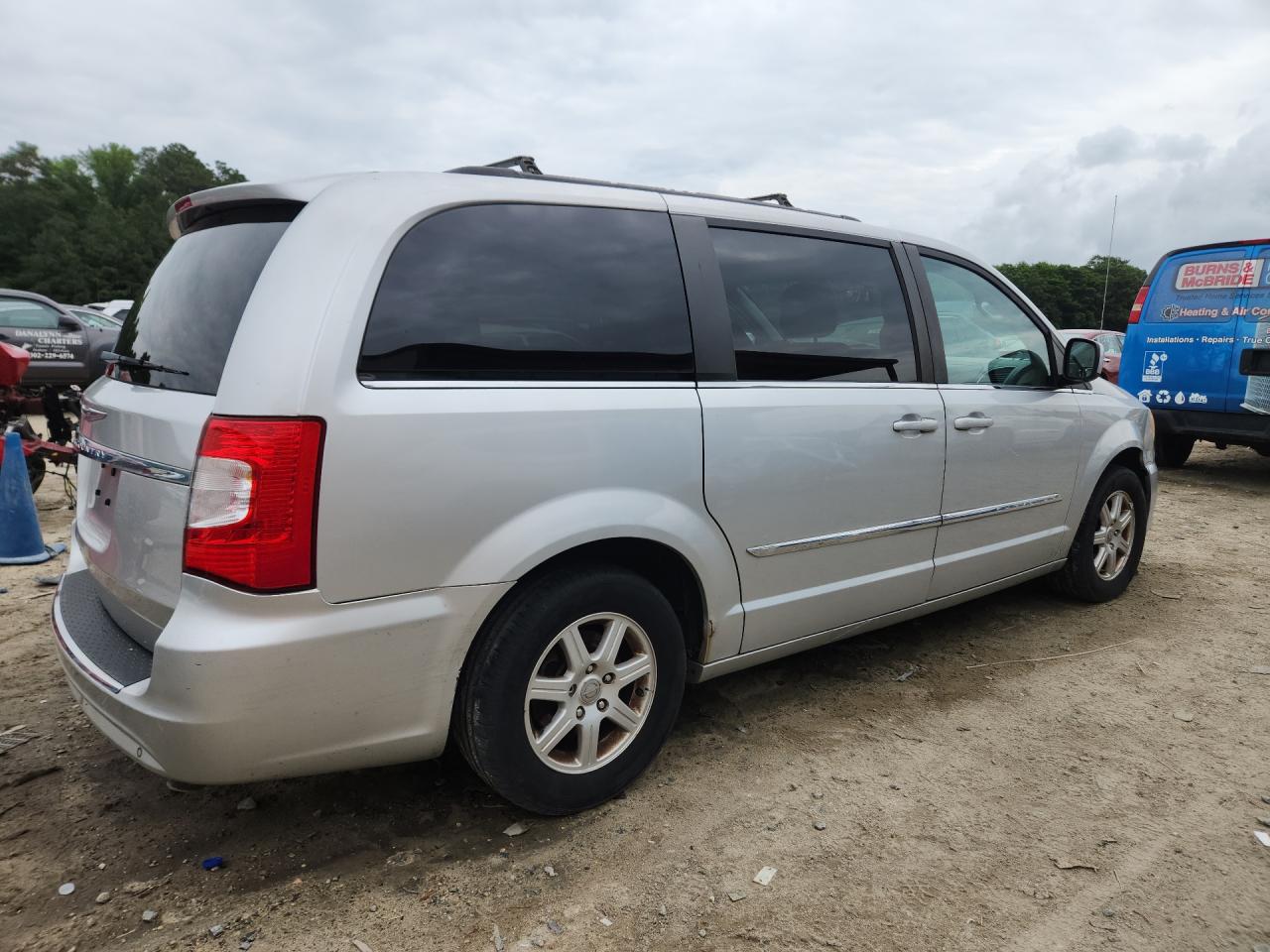2011 Chrysler Town & Country Touring Серебряный vin: 2A4RR5DG8BR768359 Damage: Right Qtr Panel, Rust, 7 To 8 Inches
