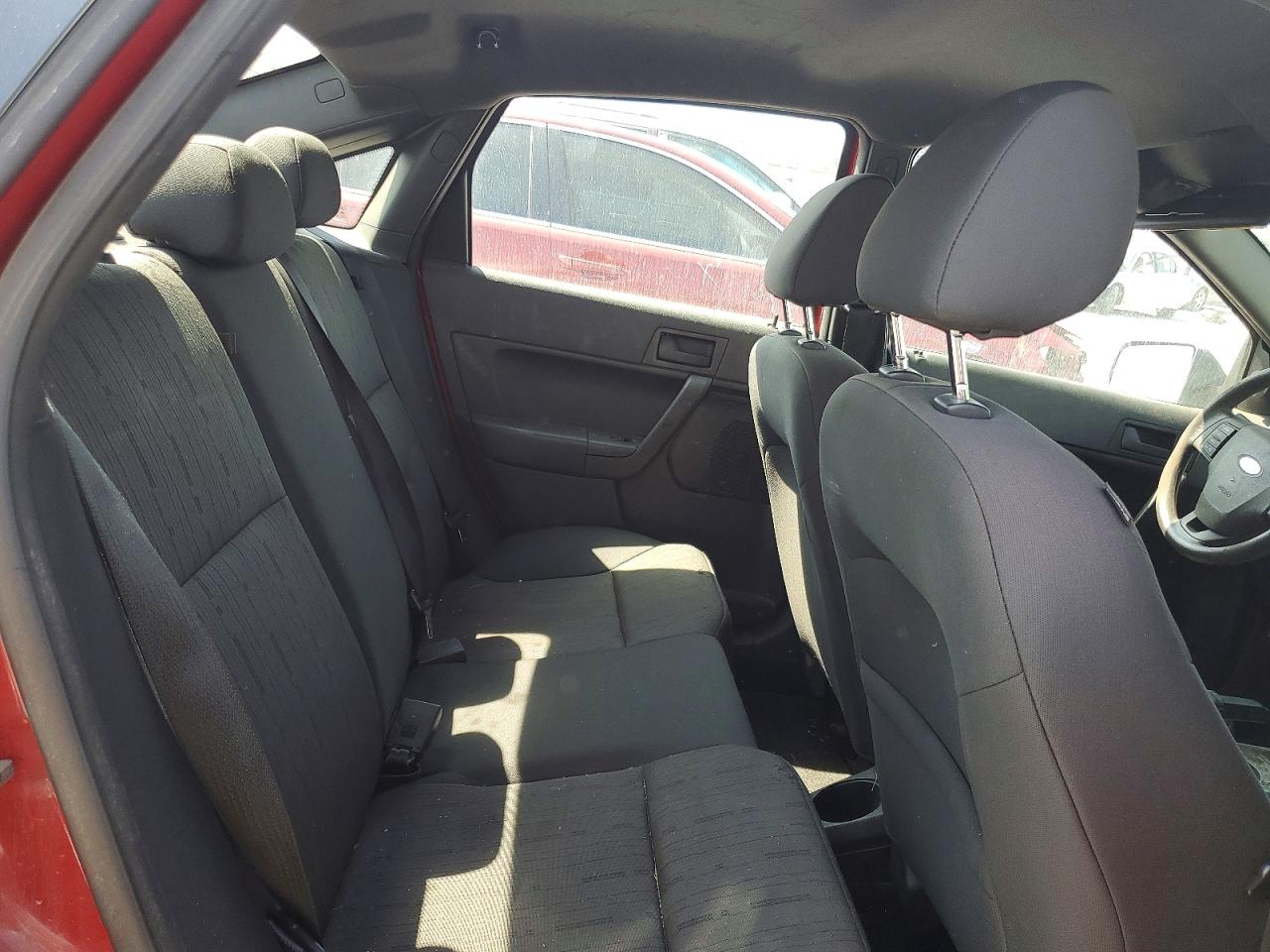 2010 Ford Focus Se Red vin: 1FAHP3FN1AW276341