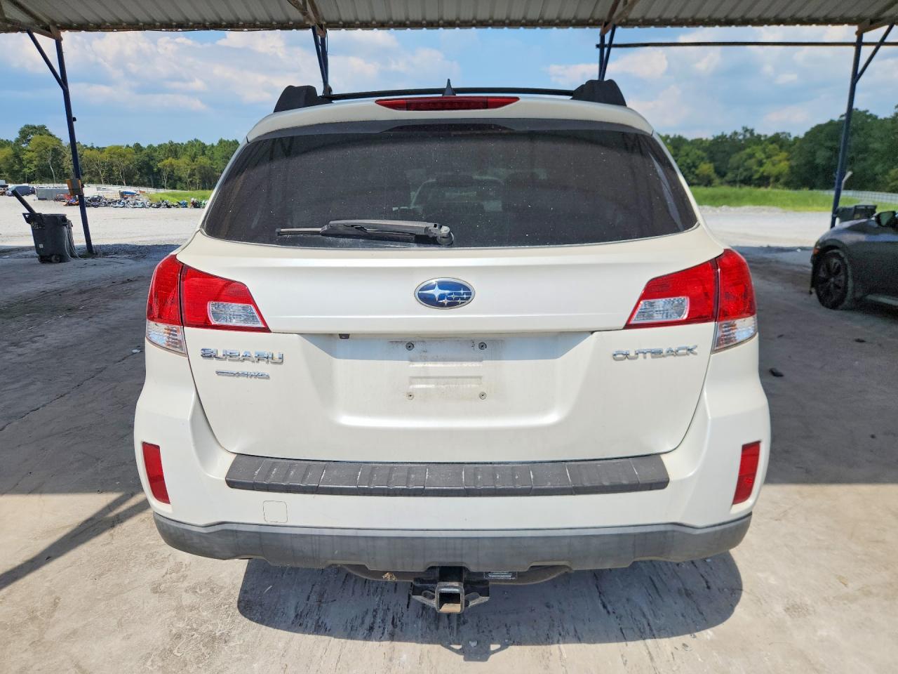 2013 Subaru Outback 2.5i Limited White vin: 4S4BRCPC8D3226058
