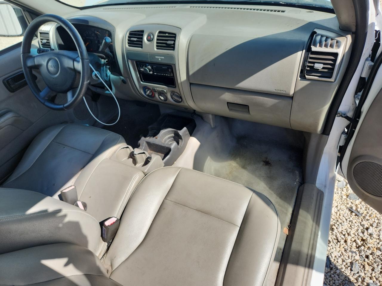 2008 Gmc Canyon White vin: 1GTCS149488187259 Damage: Glove Box, Heavy Scratch, > 12 Inches