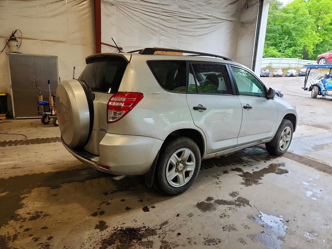 2011 Toyota Rav4 Base Silver vin: 2T3BF4DV3BW106199