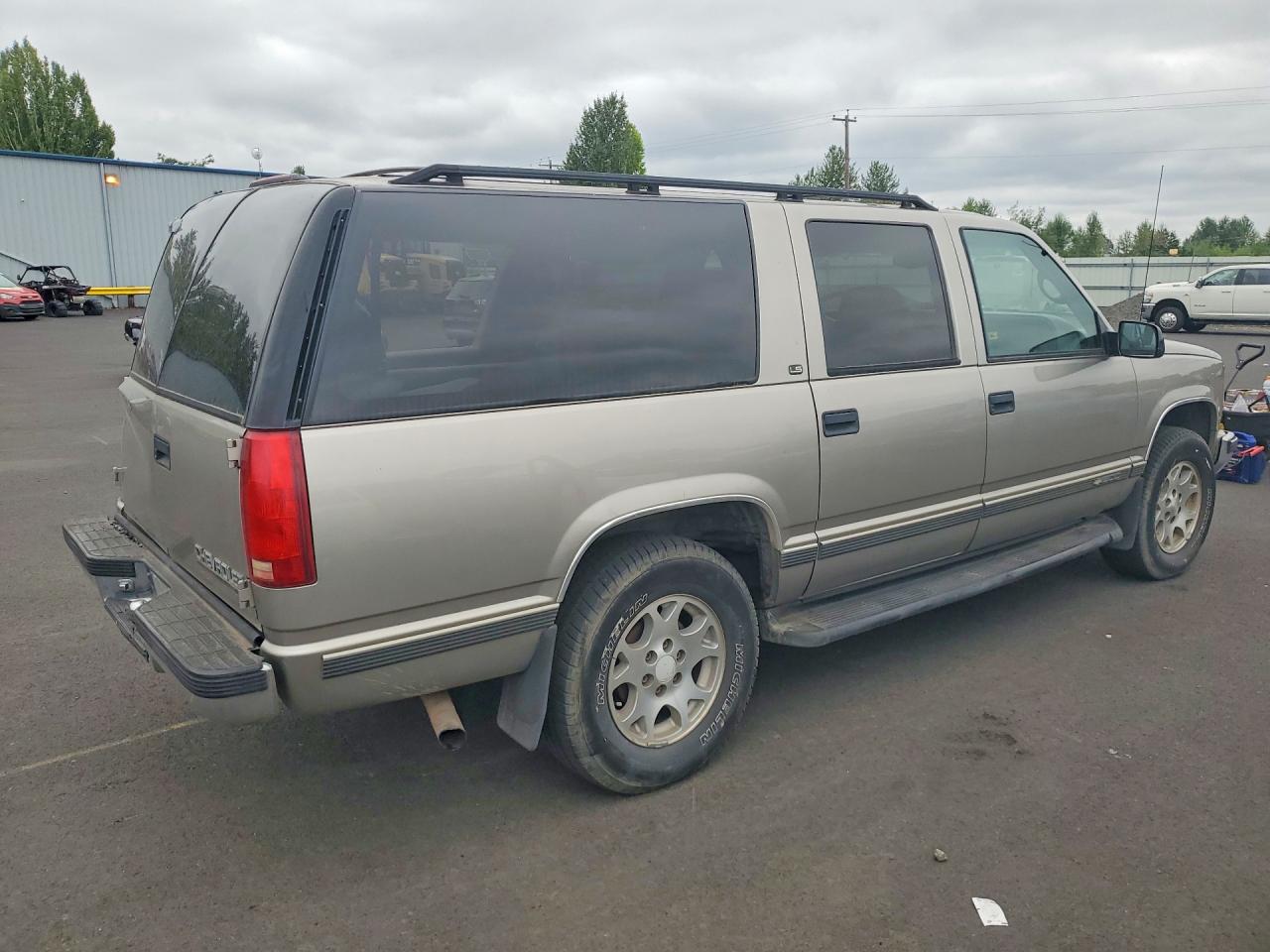 1999 Chevrolet Suburban K1500 Silver vin: 3GNFK16R0XG113041