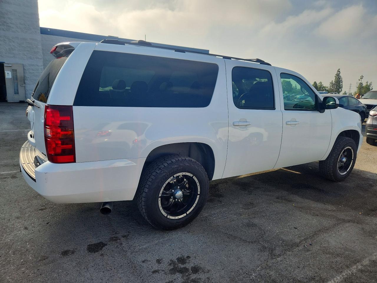 2007 Chevrolet Suburban C1500 White vin: 3GNFC16067G196649