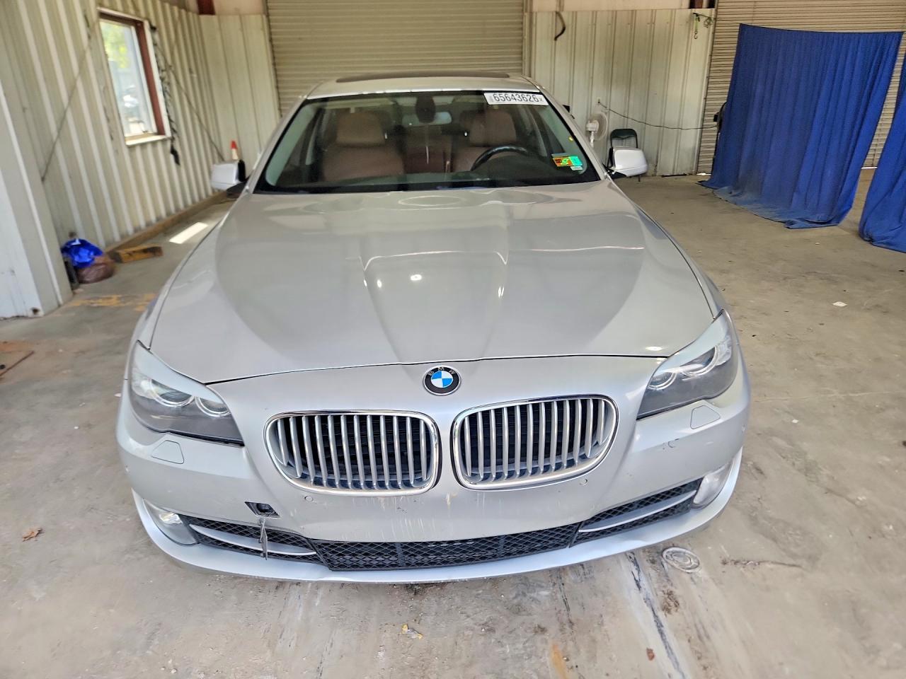 2011 Bmw 550 Xi Silver vin: WBAFU9C55BC785351
