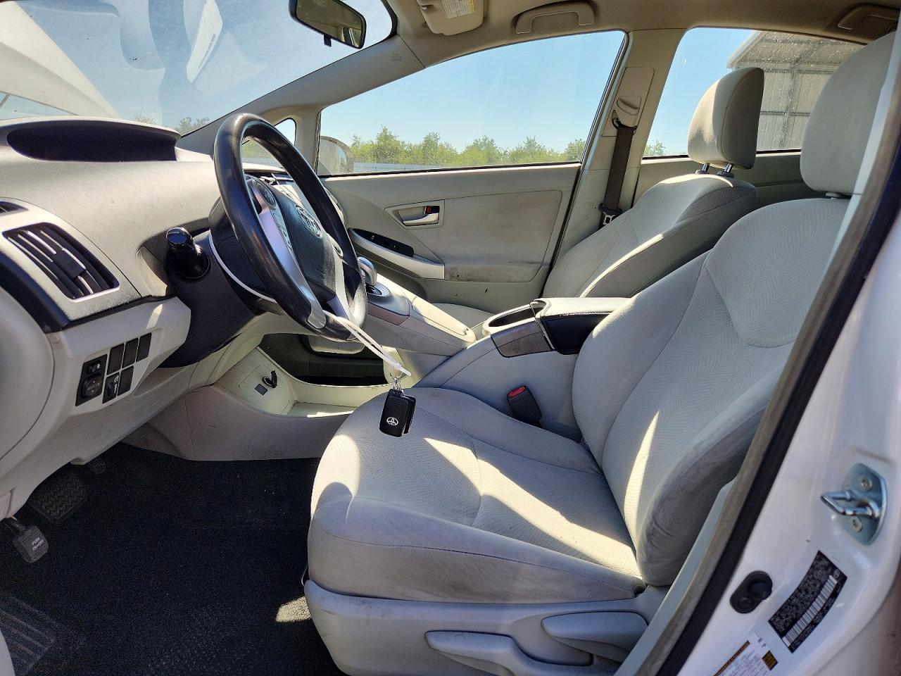 2015 Toyota Prius Two White vin: JTDKN3DU8F0473517