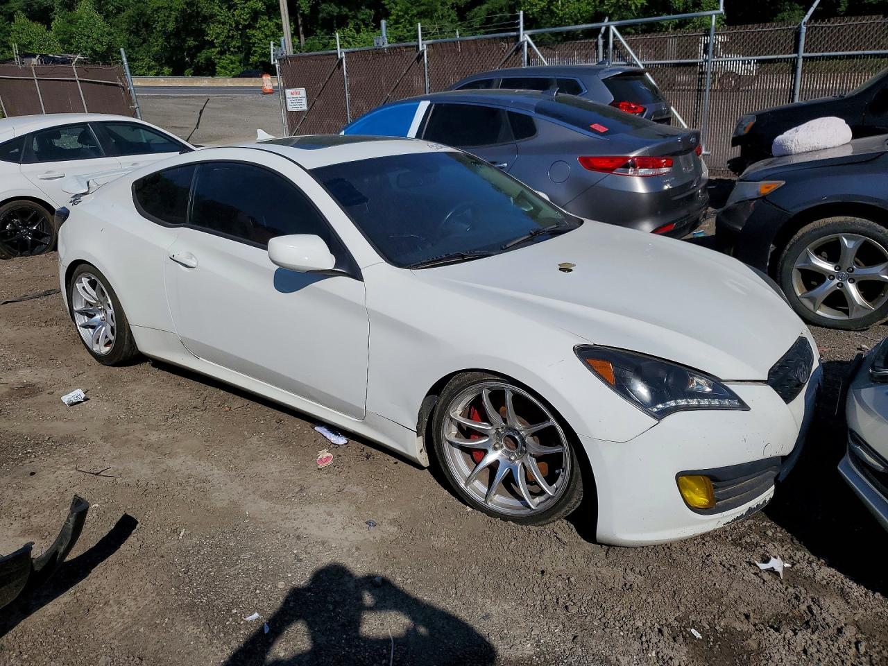 2010 Hyundai Genesis Coupe 2.0t White vin: KMHHT6KD6AU013452