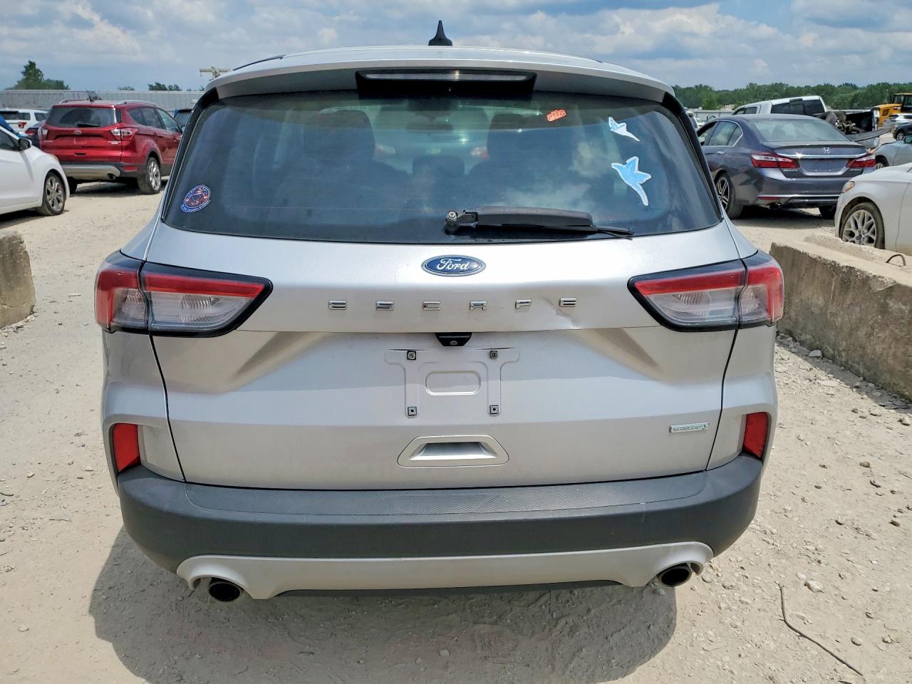 2020 Ford Escape S Серебряный vin: 1FMCU0F63LUA47027