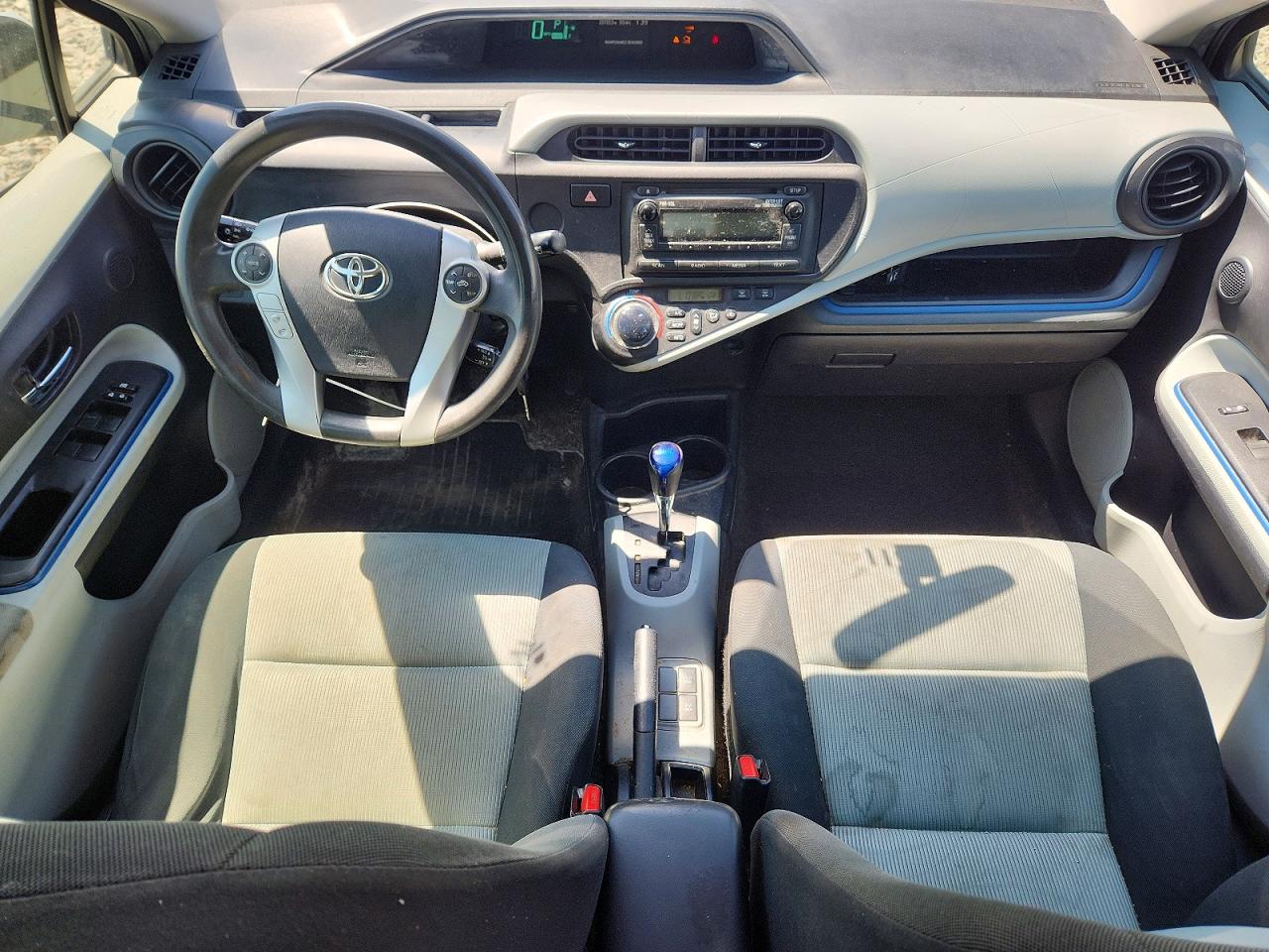 2012 Toyota Prius C Two Серебряный vin: JTDKDTB3XC1511168