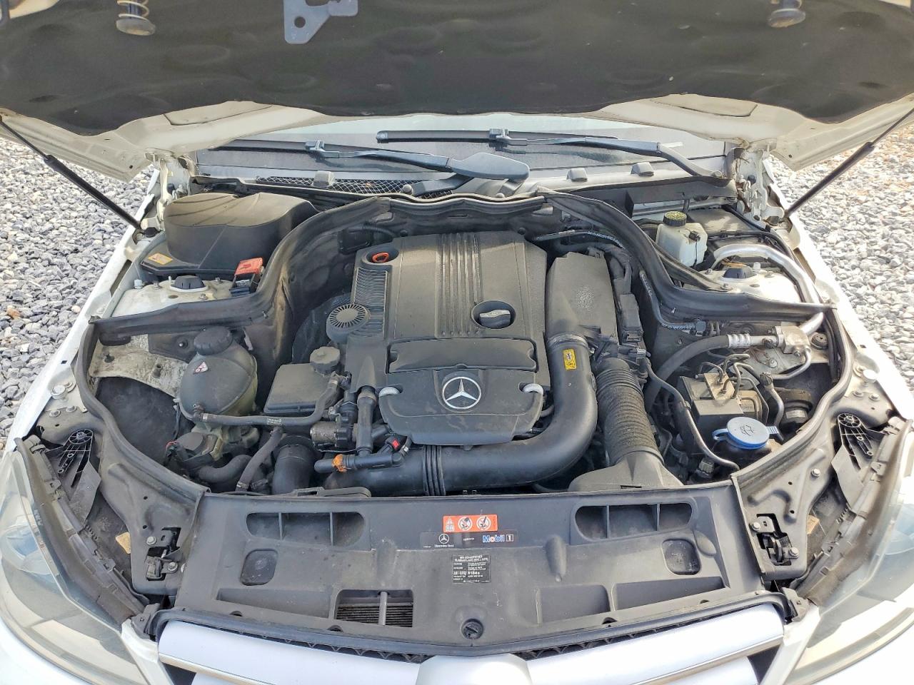 2013 Mercedes-benz C 250 White vin: WDDGJ4HB3DF956395