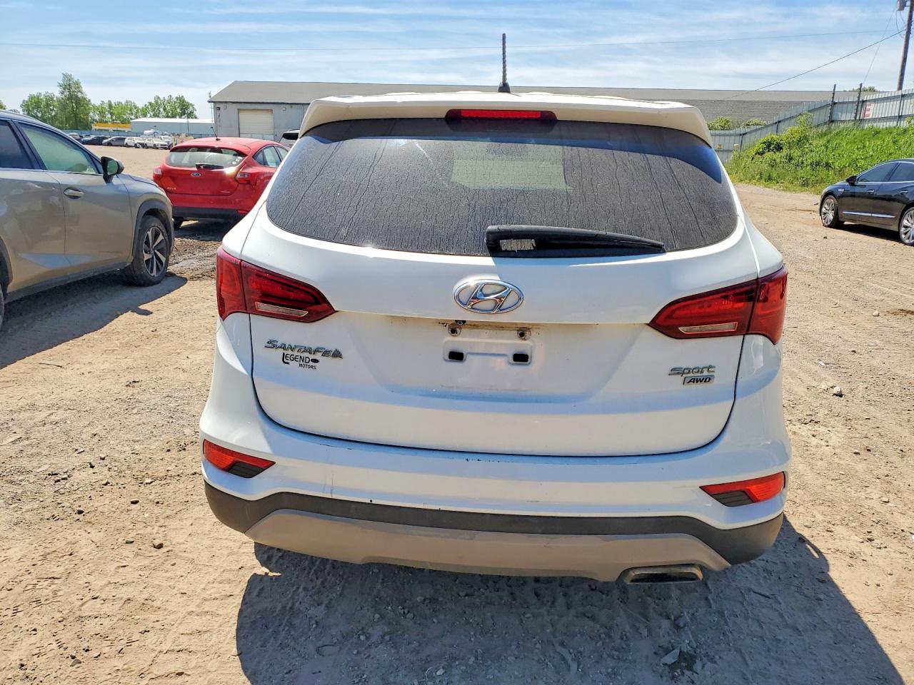 2018 Hyundai Santa Fe Sport 2.4l White vin: 5NMZTDLB9JH083495