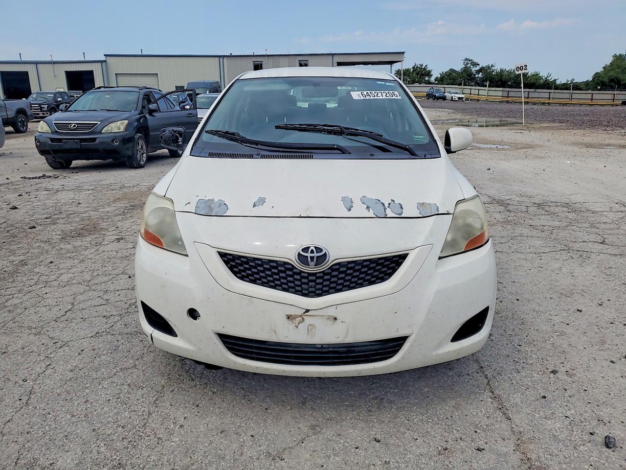 2010 Toyota Yaris Base White vin: JTDBT4K38A4074209