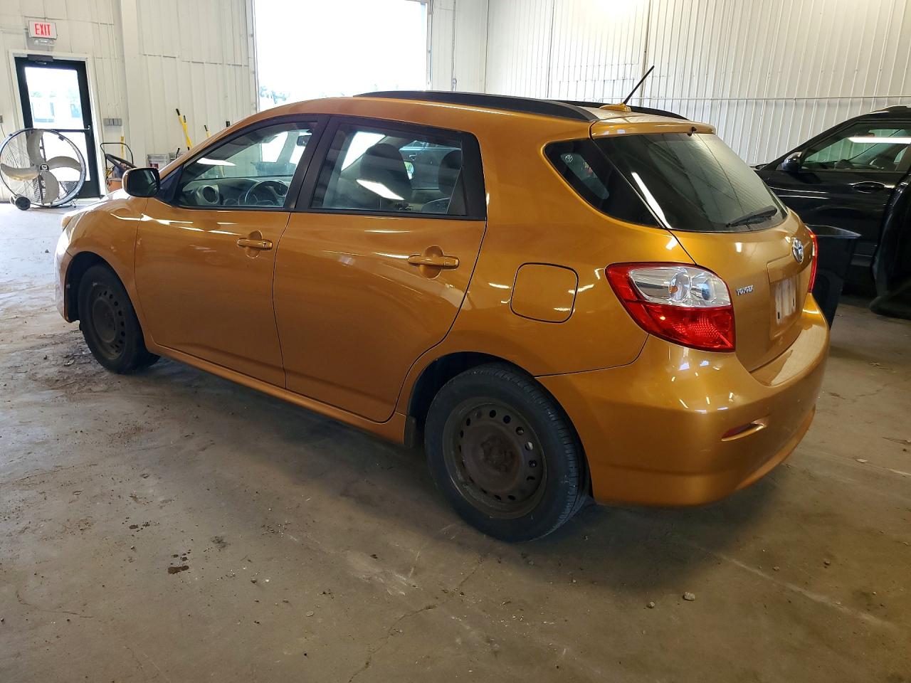 2009 Toyota Matrix Base Orange vin: 2T1KU40E59C159678