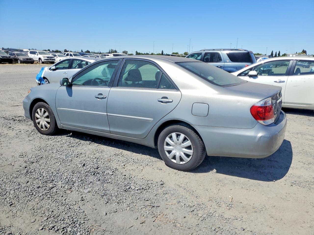 2005 Toyota Camry Le Silver vin: 4T1BE32K75U613321
