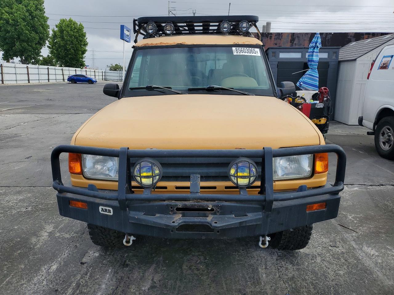 1998 Land Rover Discovery Yellow vin: SALJY1240WA759522