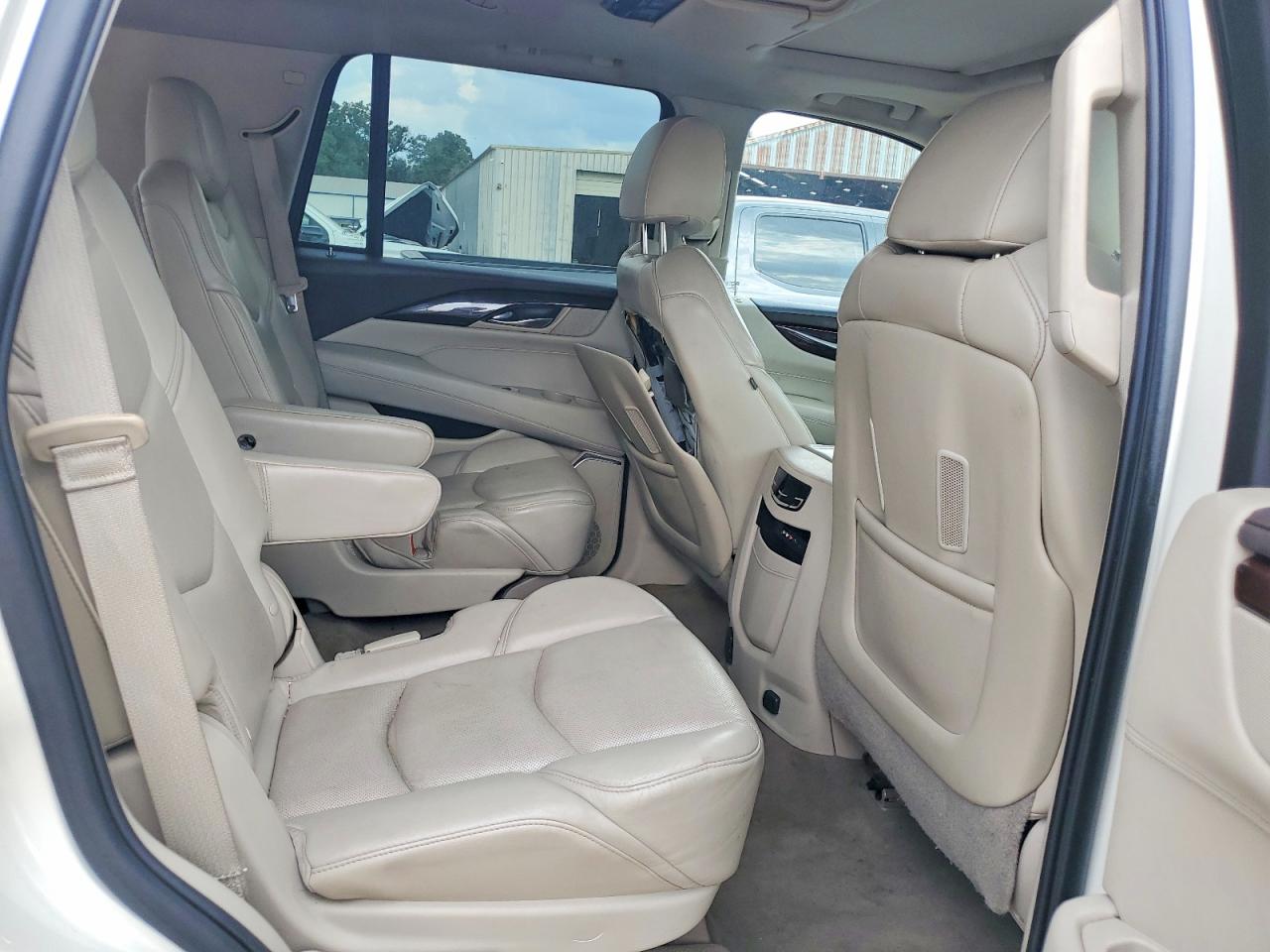 2015 Cadillac Escalade Luxury Белый vin: 1GYS4MKJ0FR527223