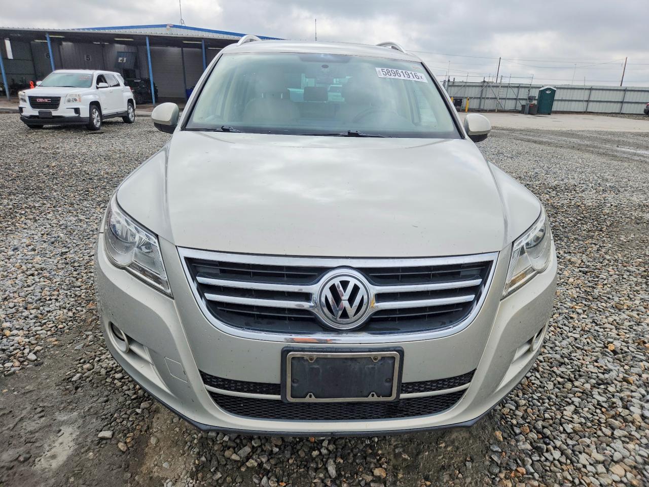 2011 Volkswagen Tiguan S Silver vin: WVGBV7AX6BW531617