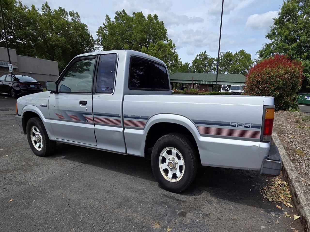 1989 Mazda B2200 Cab Plus Silver vin: JM2UF3135K0720502