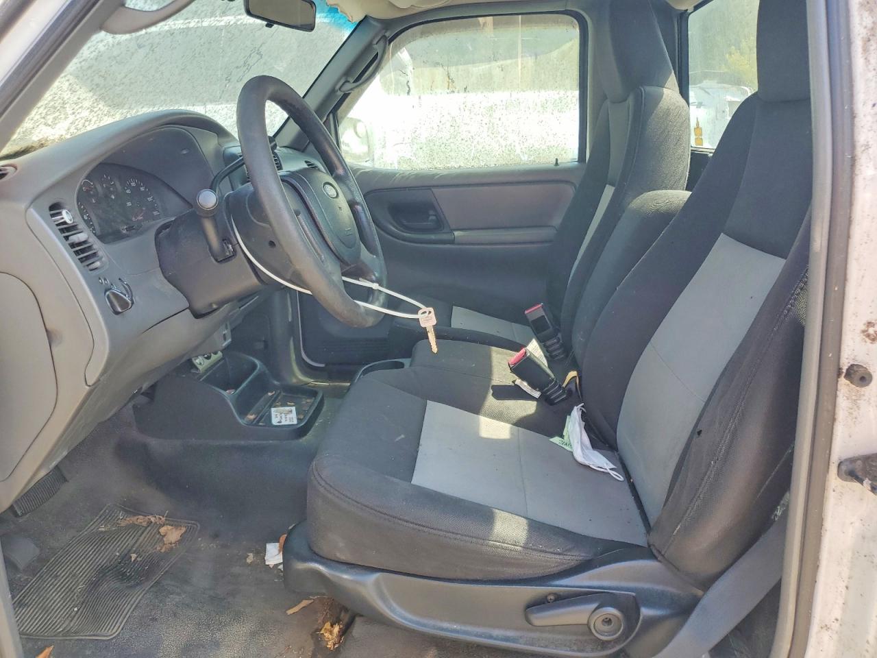 2005 Ford Ranger White vin: 1FTYR10D55PA93825
