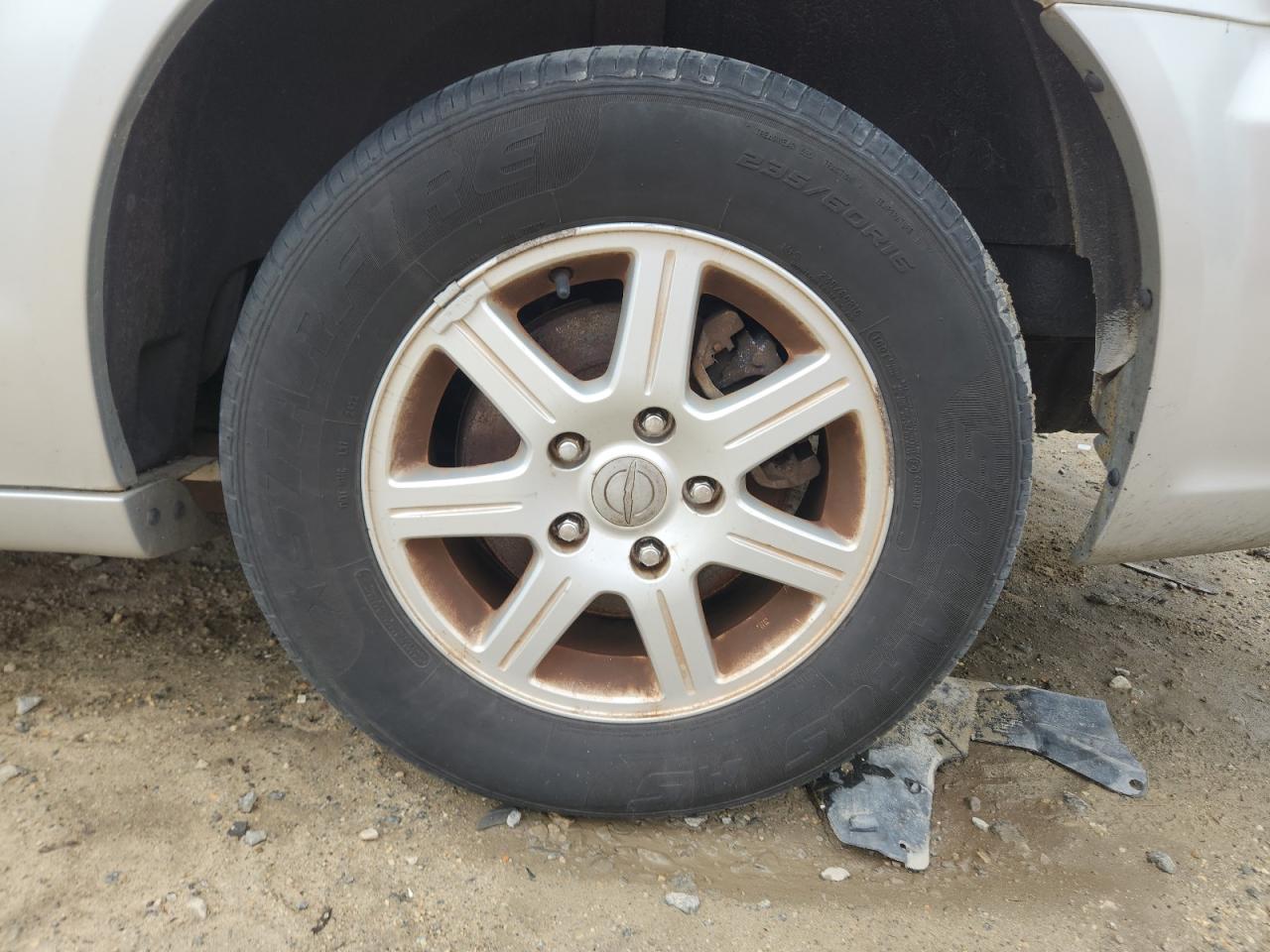 2011 Chrysler Town & Country Touring Серебряный vin: 2A4RR5DG8BR768359 Damage: Left Rear Wheel, Curb Rash, 9 To 10 Inches