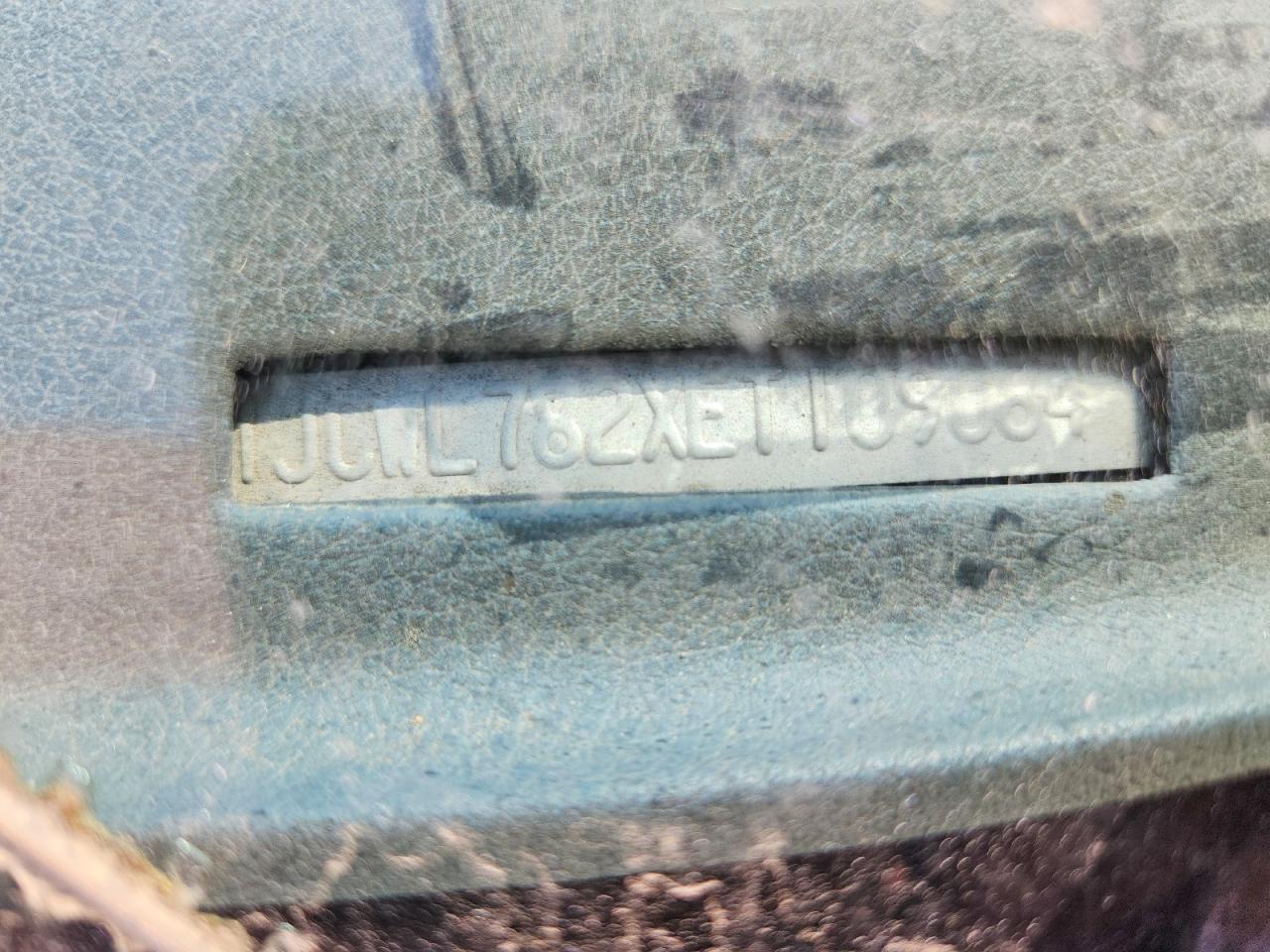 1984 Jeep Cherokee Two Tone vin: 1JCWL782XET109084