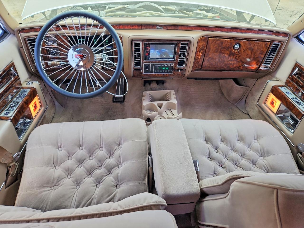 1991 Cadillac Brougham Tan vin: 1G6DW54E0MR713116