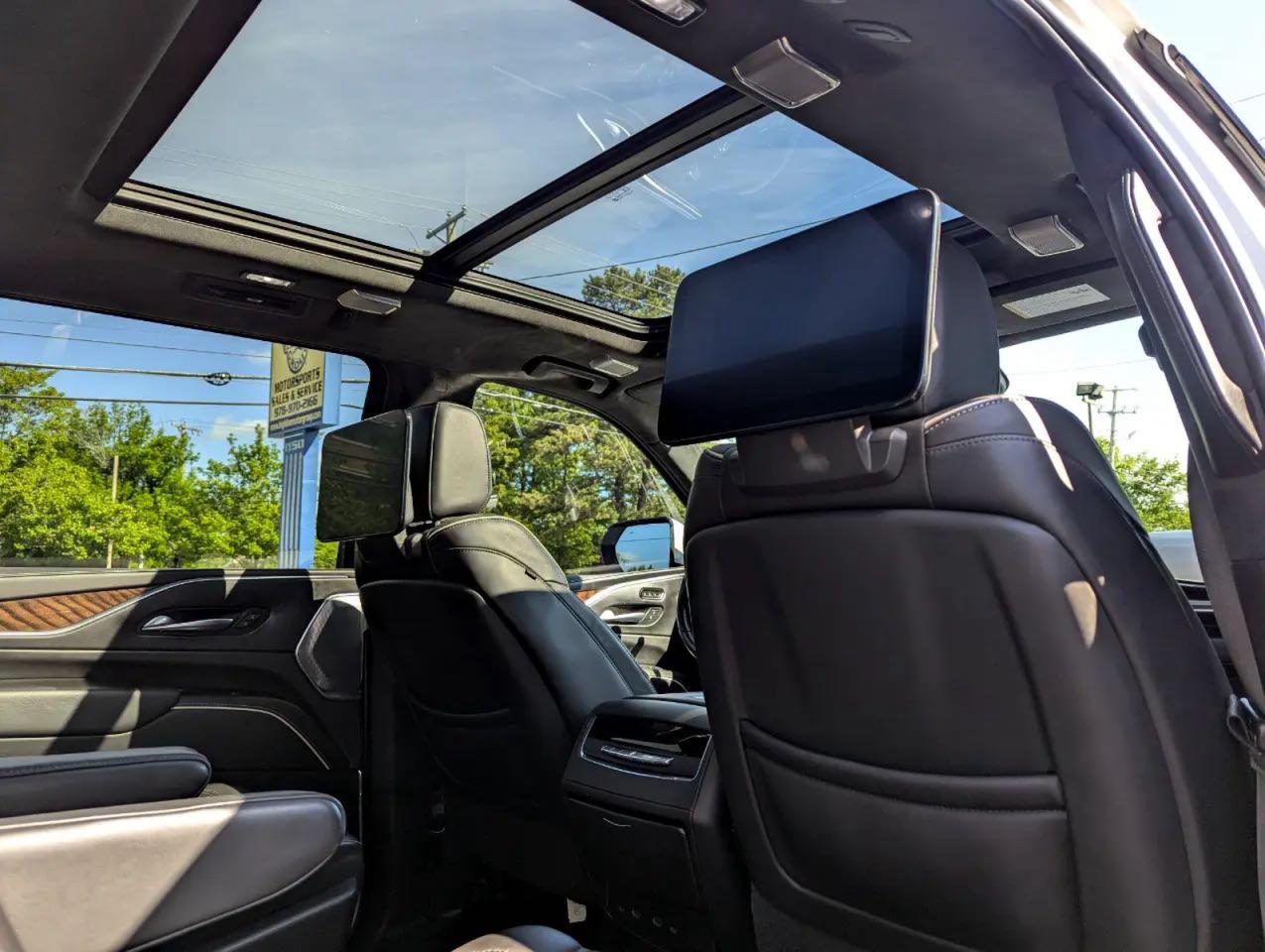 2022 Cadillac Escalade Esv Sport Platinum White vin: 1GYS4RKL0NR276XXX