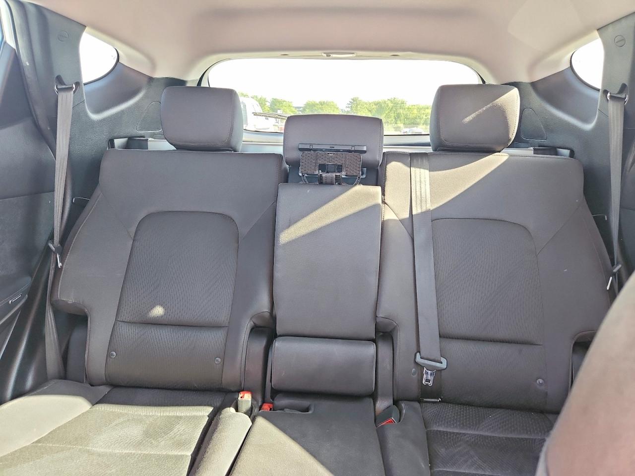 2013 Hyundai Santa Fe Sport 2.0t White vin: 5XYZU3LA9DG086572