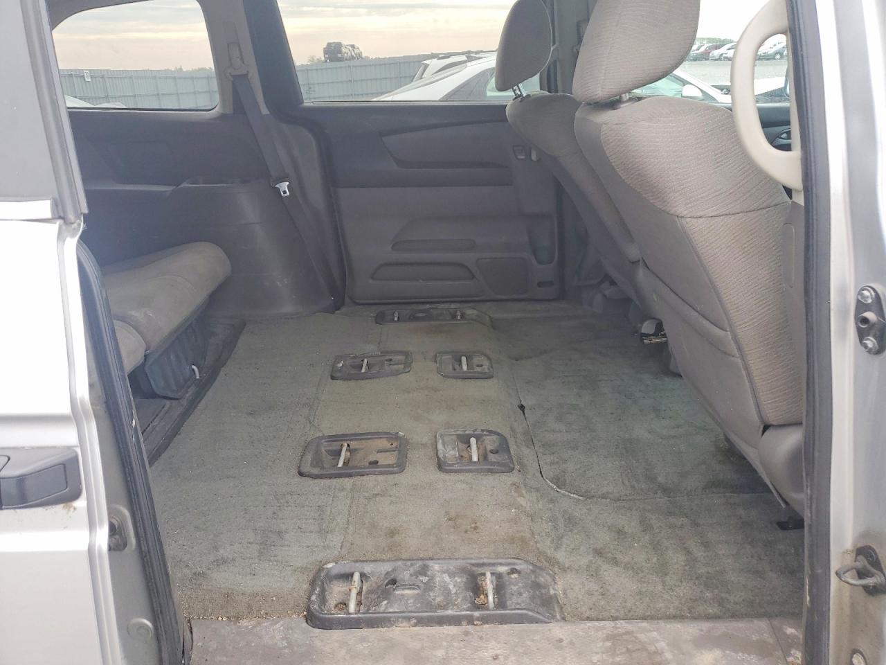 2011 Honda Odyssey Lx Silver vin: 5FNRL5H27BB508763