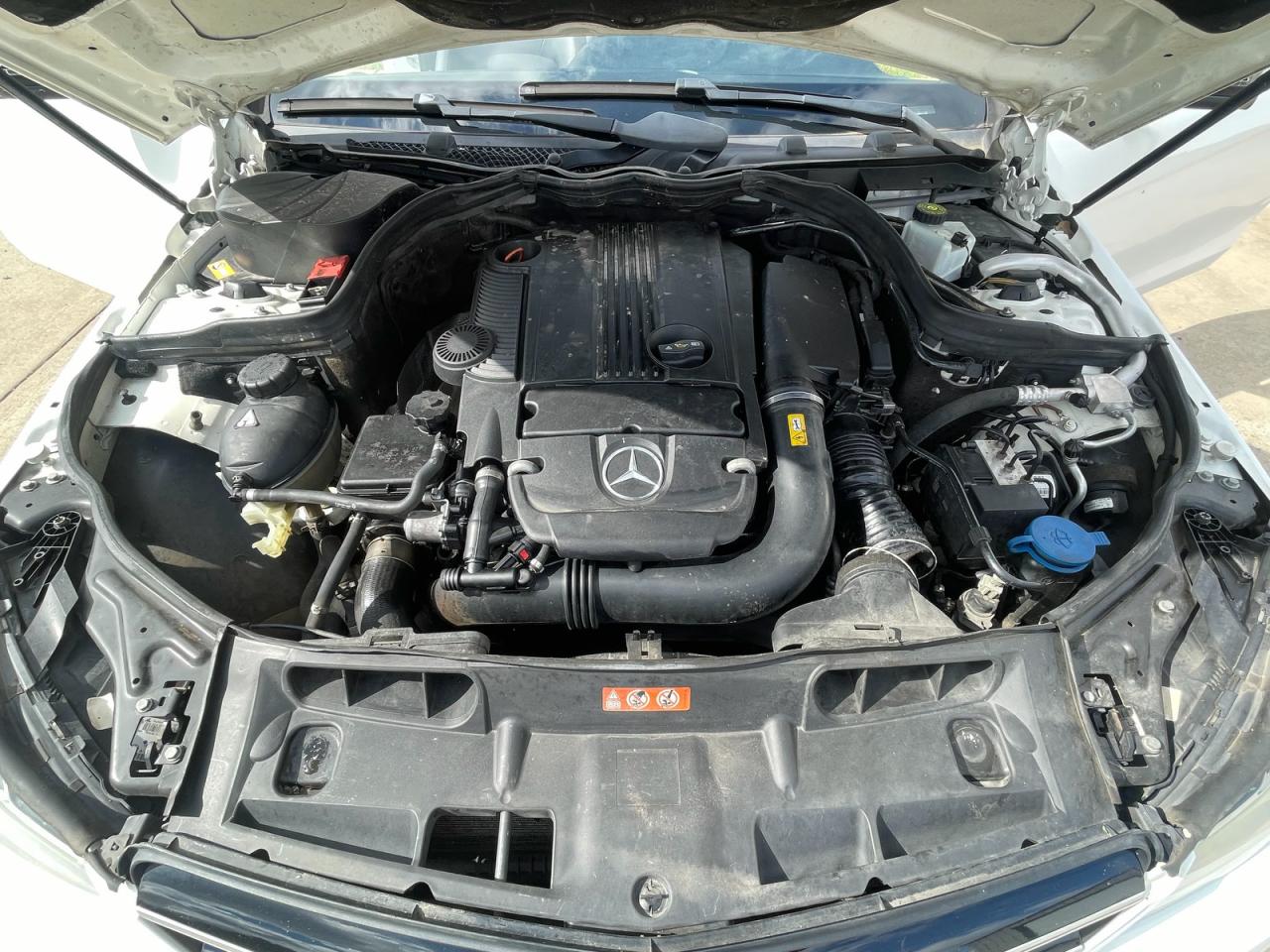 2014 Mercedes-benz C 250 White vin: WDDGJ4HB1EG211172