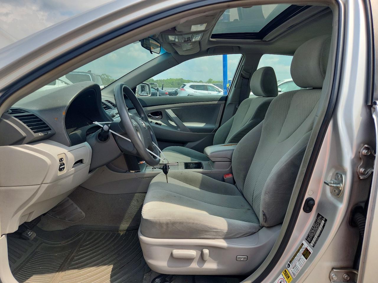 2009 Toyota Camry Le Silver vin: 4T1BE46K59U849097