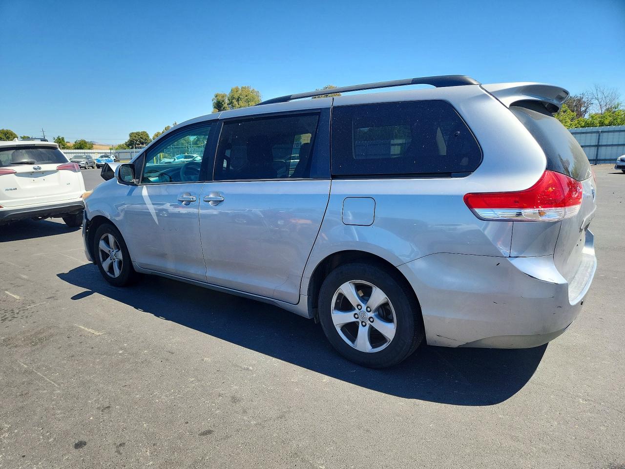 2012 Toyota Sienna Le Silver vin: 5TDKK3DC0CS188576