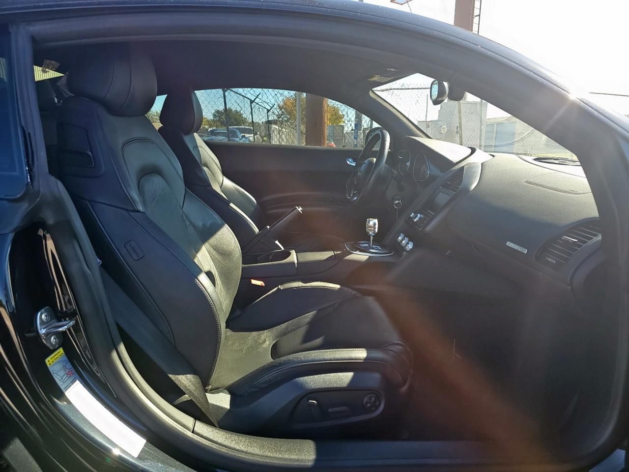 2012 Audi R8 4.2 Quattro Black vin: WUADUAFG1CN002818