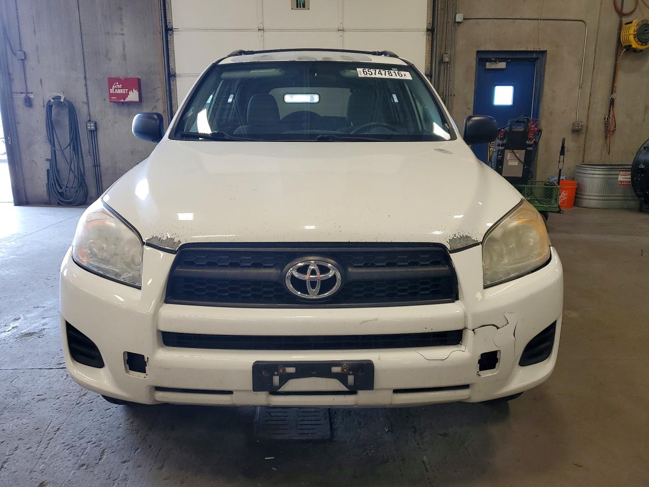 2011 Toyota Rav4 Base White vin: 2T3BF4DV5BW085050
