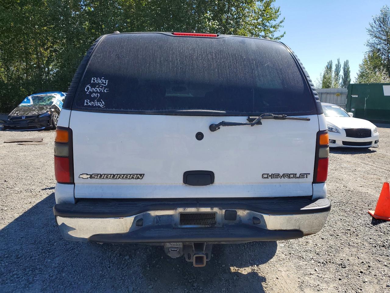2005 Chevrolet Suburban K1500 White vin: 3GNFK16Z85G150352